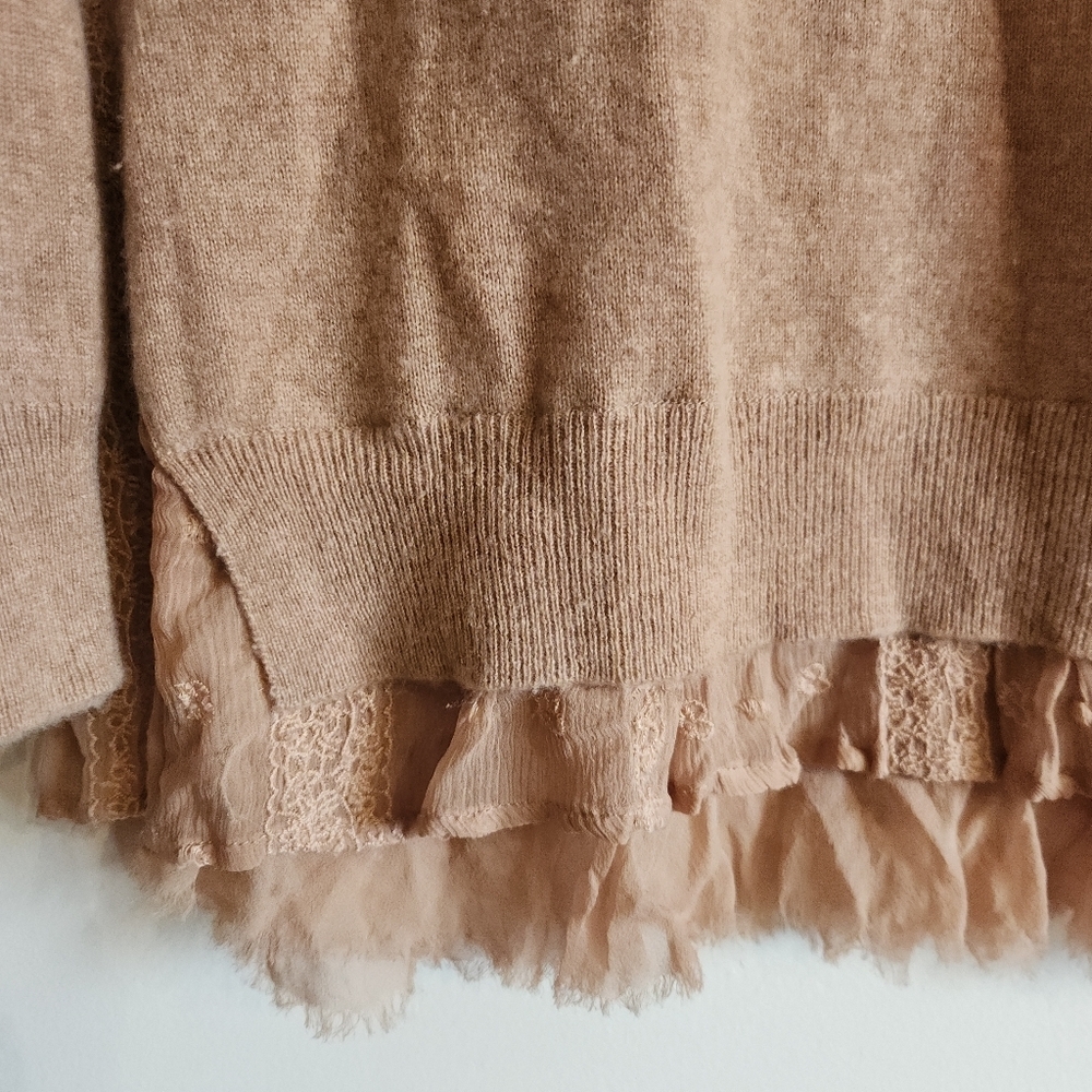 Garnet Hill Shirttail Cashmere Sweater Ruffle Detail Tan Cream Medium M - Picture 4 of 9